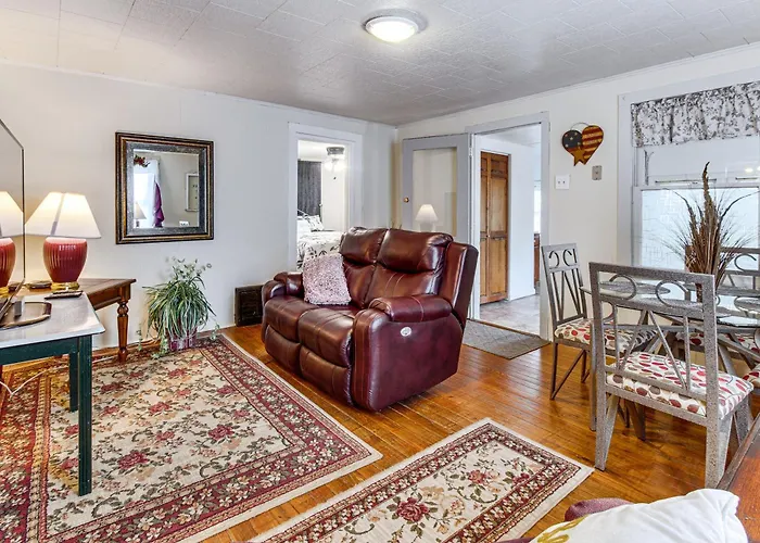Charming < 1 Mi To Downtown! Holiday home