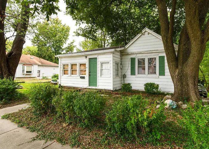 Charming < 1 Mi To Downtown! *