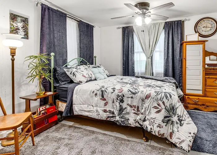 Charming < 1 Mi To Downtown! Hillsboro