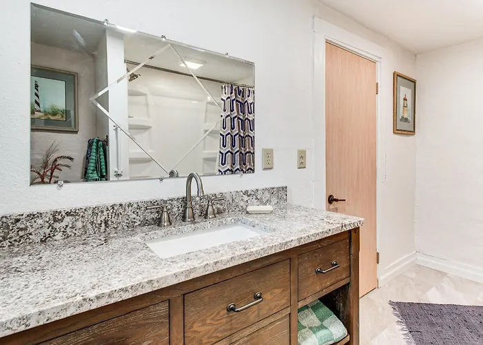 Charming < 1 Mi To Downtown!