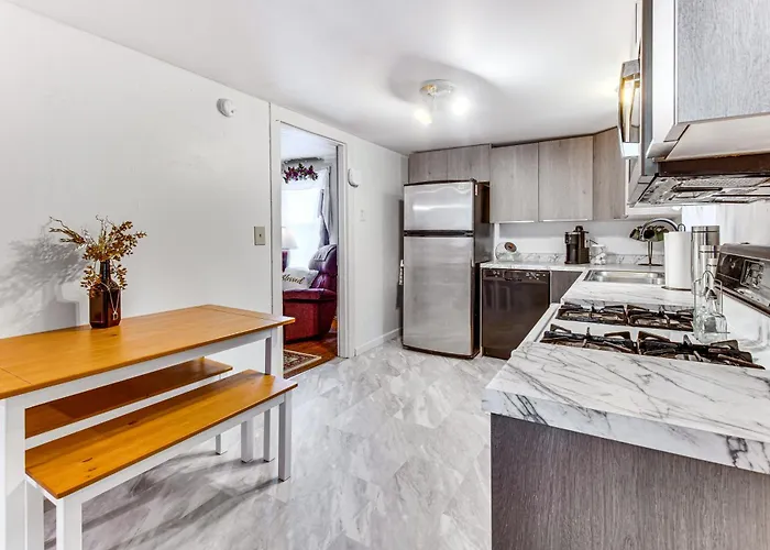 Holiday home Charming < 1 Mi To Downtown!