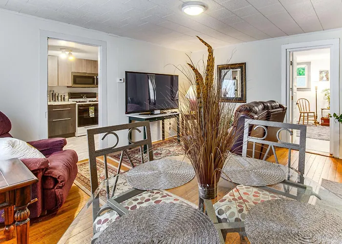Holiday home Charming < 1 Mi To Downtown!